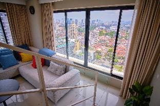 68PG Sunrise Gurney Seafront Seaview Duplex S5 Apartment in George Town