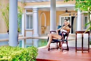 Luxury Vintage Pool Villa w/Bath Tubs & Fast Wi-Fi Villa in Pattaya City