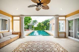 Luxury Vintage Pool Villa w/Bath Tubs & Fast Wi-Fi Villa in Pattaya City