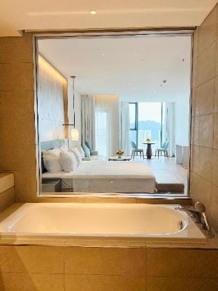 5-Star Hotel Apartment À LaCarte Ha Long Apartment in Laos