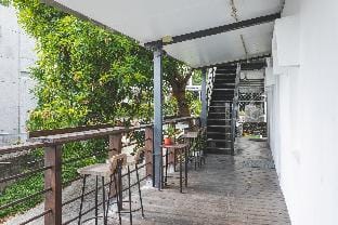 LowPressure restaurant & surf guesthouse Bed and Breakfast in Taiwan, Province of China