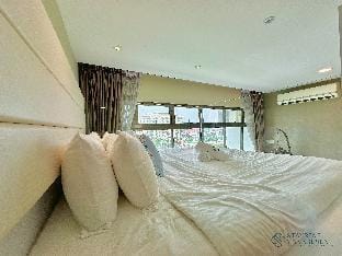 Palazio Mount Austin•Studio 4Pax WiFi/Lake View Apartment in Johor Bahru