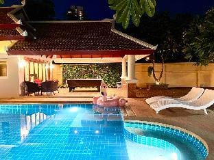 Luxury 4BR Pool Villa 300mBeach 2km walking street Villa in Pattaya City