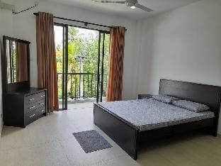 The Glen 3 Bedroom, apartment with free parking  Vacation rental in Western Province