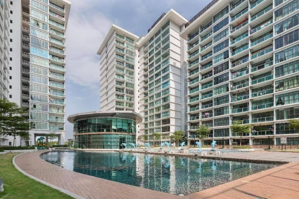 no service fee charge#16th super nice lake view Apartment in Johor Bahru