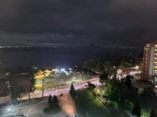 16th Floor 1634 100% Taal View+Fiber Net & Netflix Apartment in Tagaytay