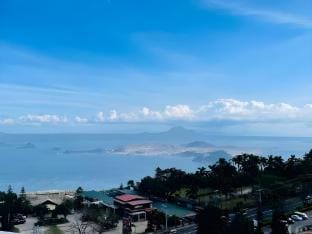 16th Floor 1634 100% Taal View+Fiber Net & Netflix Apartment in Tagaytay