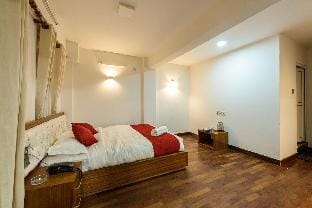 Sichu Chen is located in Patan Apartment in Kathmandu
