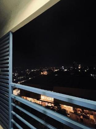 Studio w/ Balcony @The Loop Tower w/ Free Parking Apartment in Cagayan de Oro