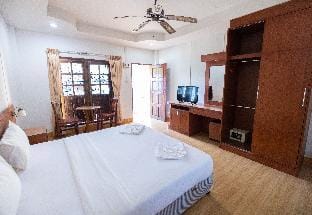 G house guest house /99 Apartment in Patong