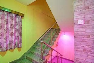 Hotel O Ananta Guest House Vacation rental in Kolkata