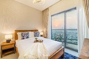Manzil - Sleek 1BR nr Downtown w Burj views Vacation rental in Dubai
