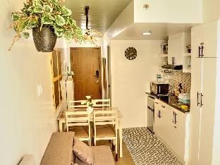 Tagaytay Studio Condominium at Pines Suites Apartment in Tagaytay