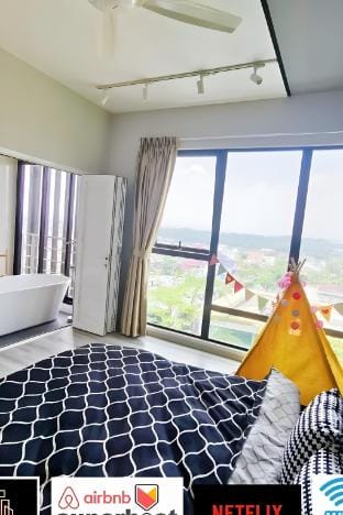 0813bathtubsuite3+1room5bed2carp midvalleyjbcenter Apartment in Johor Bahru