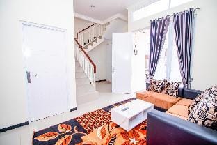 Villa Mulyo E4 by Sans Villa Vacation rental in Batu