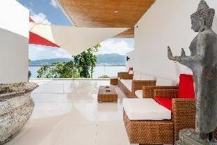 AtikaSeven oceanfront pool villa Vacation rental in Patong