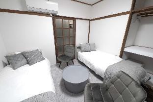 Close to Shinjuku! [3rd]Corner,Twin beds,Projector Apartment in Shinjuku