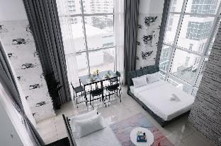 Maritime Luxury Duplex Suite 2bedrooms 4-10pax Vacation rental in George Town