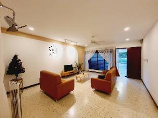 New Gurney Lovely Family Suite@18pax Vacation rental in George Town