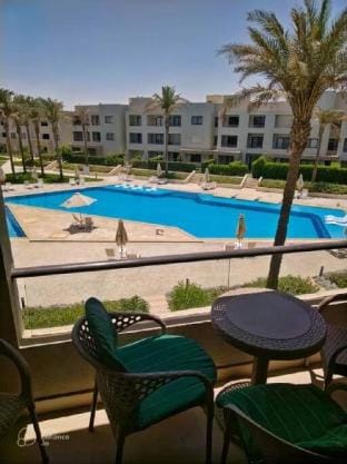 Chill at Salty Life, Pool view, Azha, Sokhna Apartment in Egypt