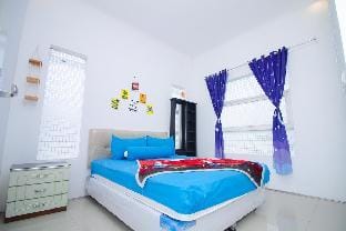 Villa Biru | Private Pool & Balcony Vacation rental in Batu