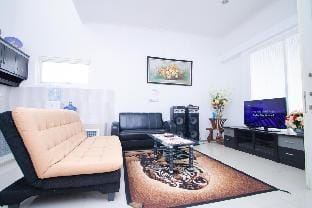 Villa Biru | Private Pool & Balcony Vacation rental in Batu