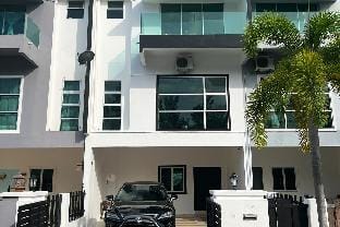 Trichrome Marina Island Pangkor Minimalist Villa Villa in Perak