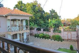 Fili Beach House in Bunga Vacation rental in Kampala