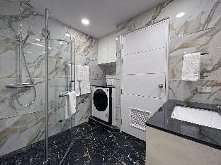 Bliss Patong 2Br Sea View Condo with Roof Top Pool Apartment in Patong