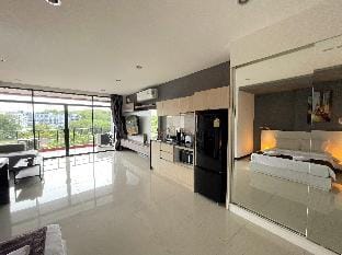 Nai Harn spacious studio, great amenities! Apartment in Rawai