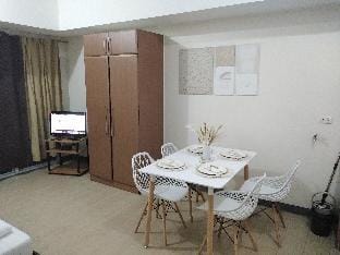 Pool View at Venice Mall Area BGC Taguig Apartment in Makati