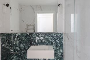 Blue Jeans White Shirt -Fitzrovia- by Frankie Says Apartment in City of Westminster