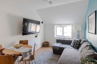 Wonderland - Fitzrovia - by Frankie Says Apartment in London Borough of Islington