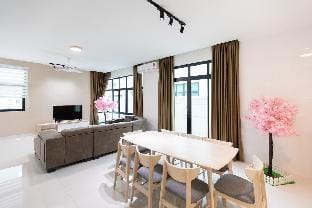 Muji Style 5BR Ferringhi Beach House 15Pax Vacation rental in Batu Ferringhi, Penang, Malaysia