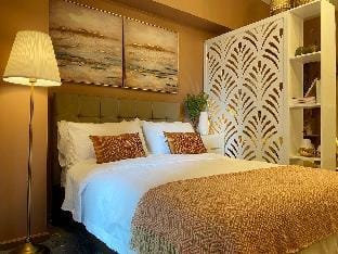 Royal linked to Venice with 200mbps Wi-Fi Apartment in Makati