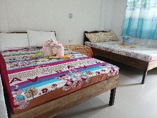 BUNDAL GUESTHOUSE Room-C Apartment in San Vicente