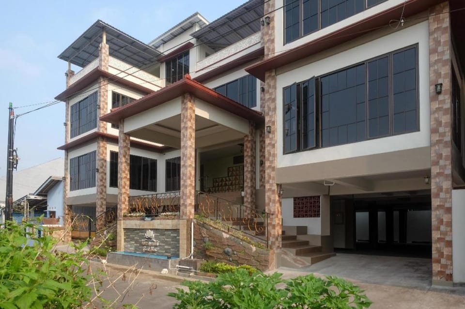 Urbanview Grand Lotus Hotel by RedDoorz Hotel in Indonesia