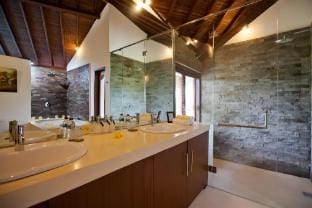 Three Bedroom Villa Villa in Kuta