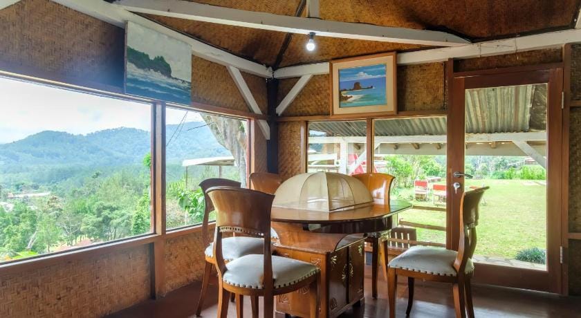 Hilltop Camp, Lembang Hotel in Lembang