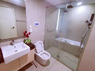 Legoland-Afiniti-Bathtub-8pax-Suitable for Family Apartment in Johor
