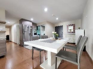 The Metro Sky Luxury : 3BR /Jodd fair/Wi-Fi/MRT Apartment in Bangkok