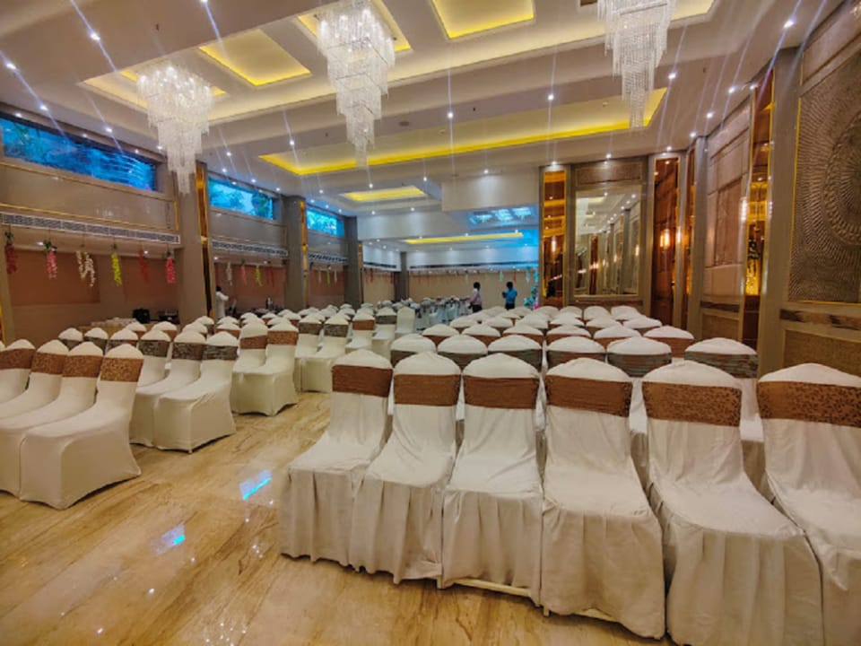 SureStay By Best Western Lucknow Hotel in Lucknow