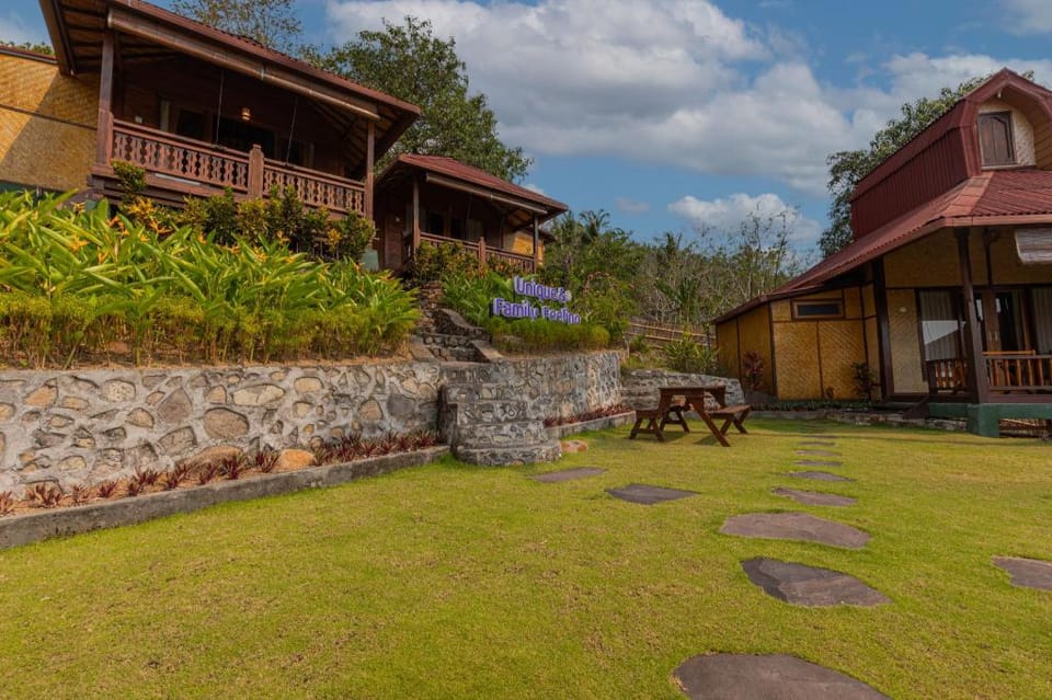 Safara Villa & Bungallow (SYARIAH) Hotel in Batu Layar