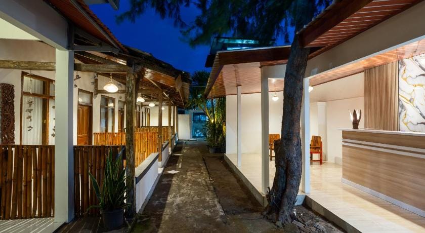 Creative Trawangan Stay Bed and Breakfast in Pemenang
