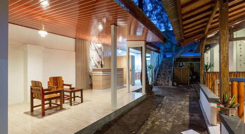 Creative Trawangan Stay Bed and Breakfast in Pemenang