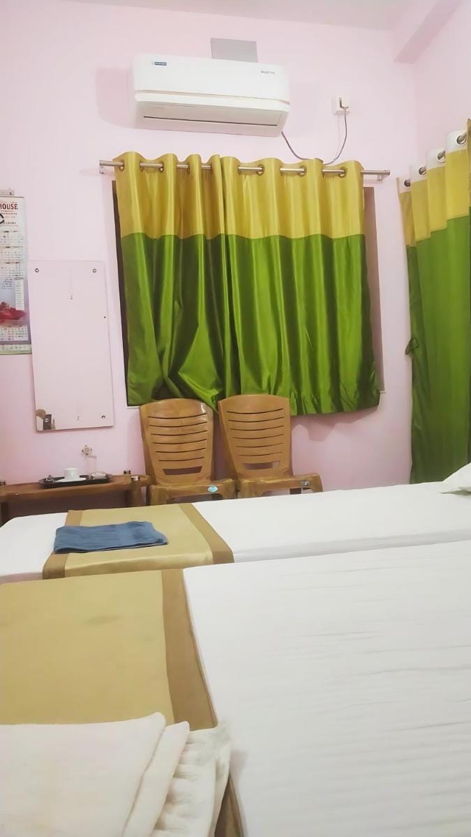Green Palace Guest House Bed and Breakfast in West Bengal