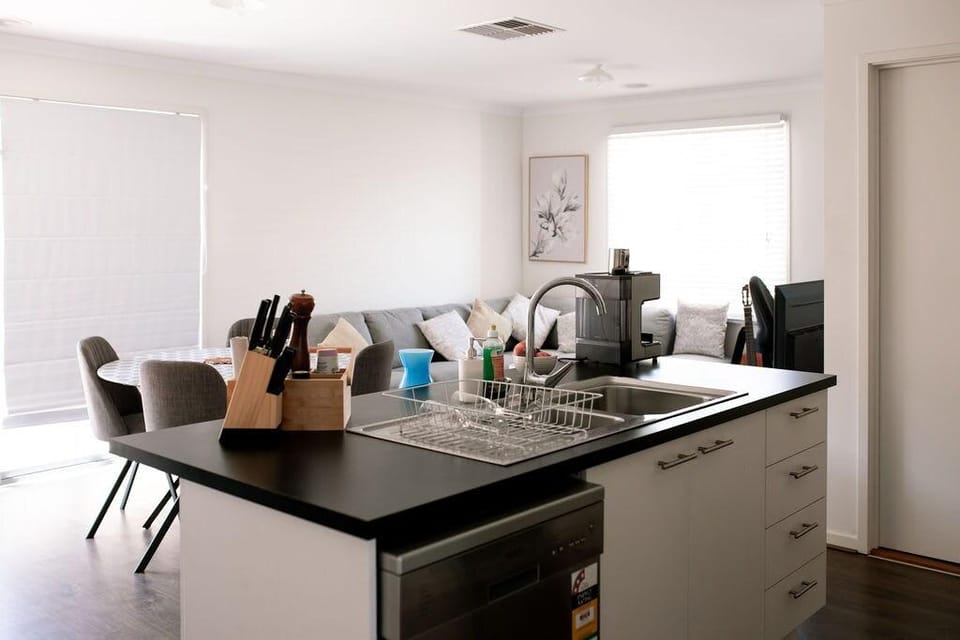 Stunning 3BR Shepparton Home Vacation rental in Shepparton