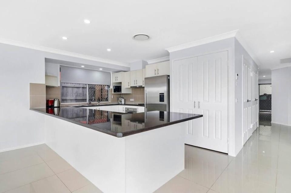 Breathtaking, Modern 4BR Oasis Vacation rental in Currimundi