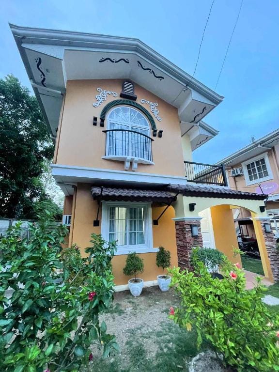 Panglao Bohol 2-Storey 4-Bedroom Apartment in Panglao