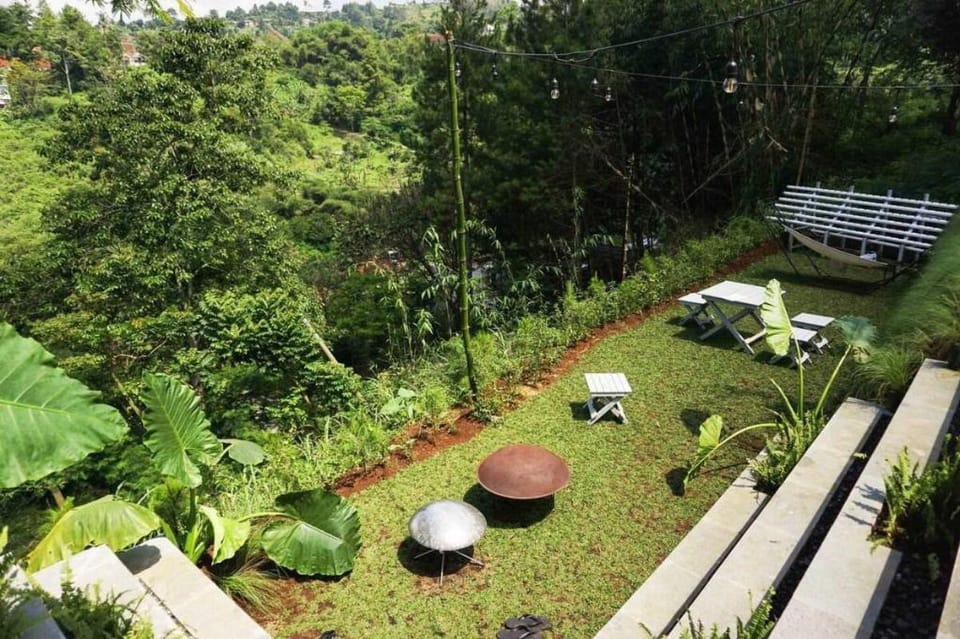 Over Easy Glamping Tenda Keluarga #1 Vacation rental in Lembang